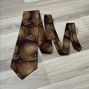 Vintage Claiborne Men’s Brown and Burgundy fruit Patterned Tie Italian Silk Chic